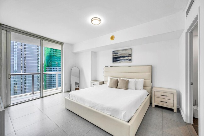 Building Photo - 485 Brickell Ave