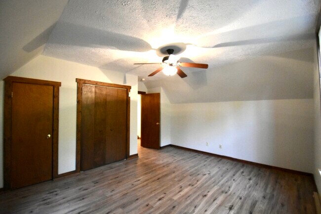 Building Photo - 616 Perrin Ave