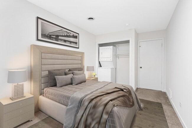 Building Photo - 2727 N Clark