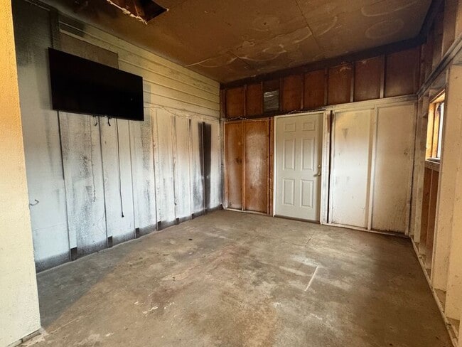 Building Photo - 610 W C St