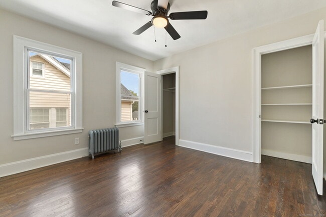 Building Photo - 279 Linwood St