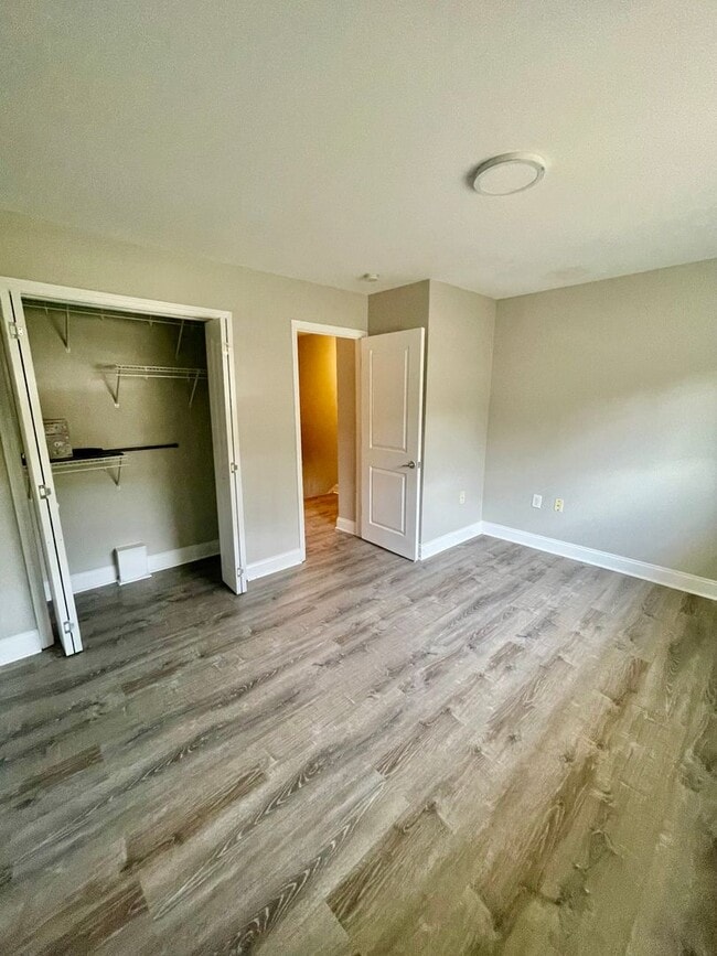 Building Photo - Must see this adorable 2 bedroom 1.5 bath ...