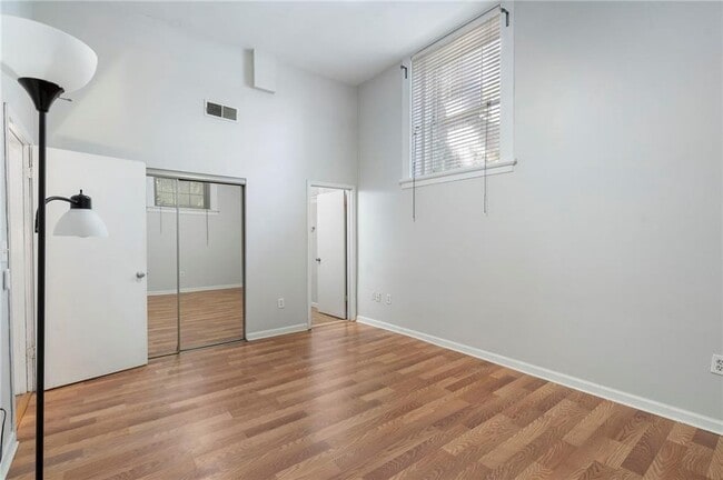 Building Photo - 1031 State St NW