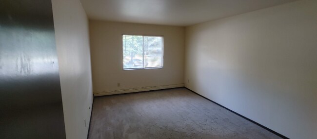 Building Photo - 5101 N Lovers Lane Rd