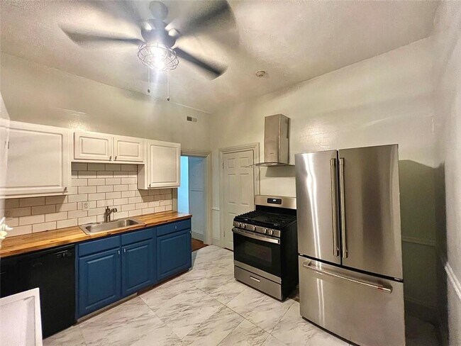 Building Photo - 130 Cypress St