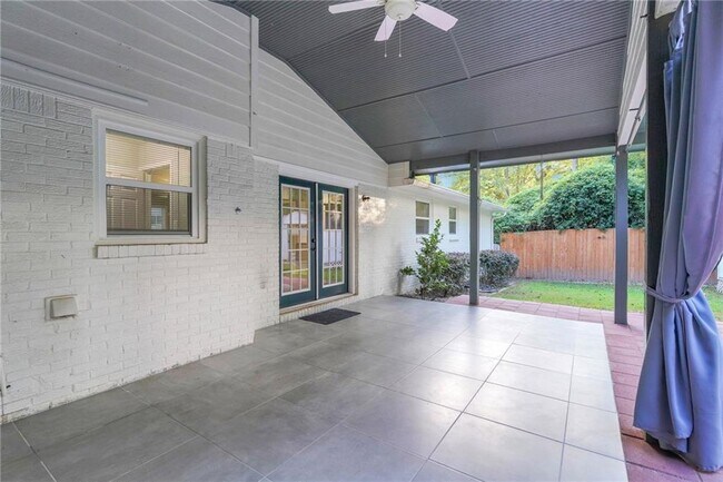 Building Photo - 2710 Dresden Dr