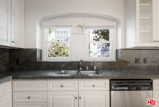 Building Photo - 8664 W Olympic Blvd