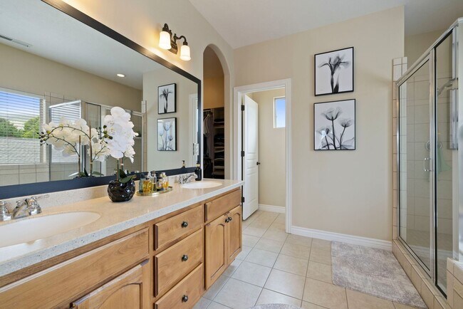 Building Photo - Executive Furnished Home For Rent In Orem!