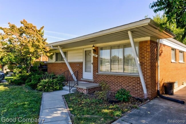 Building Photo - 8961 Laurence Ave