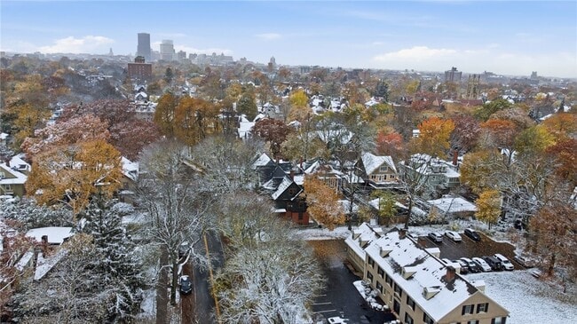 Building Photo - 98 Barrington St