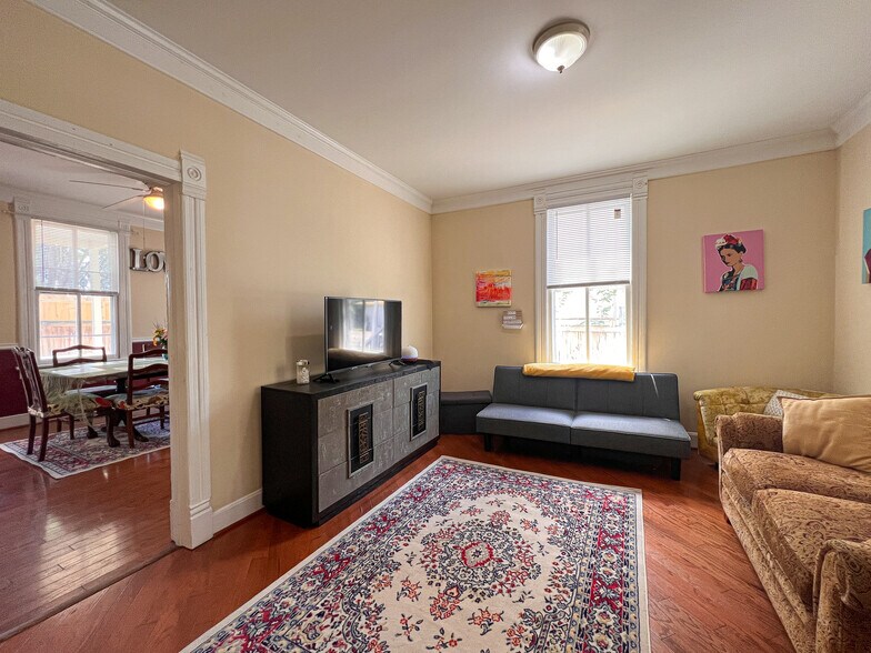 Building Photo - 200 S Elliott St