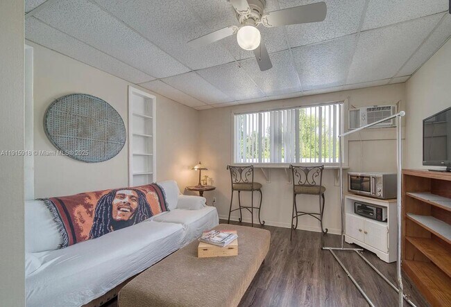 Building Photo - 3900 W 17th St