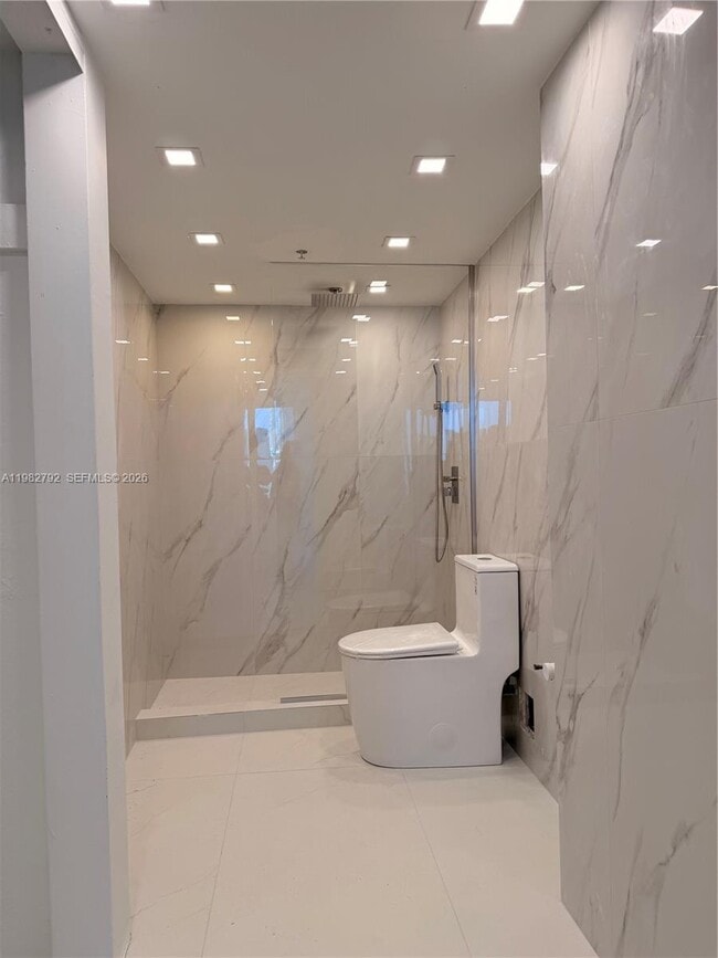 Building Photo - 1500 Bay Rd