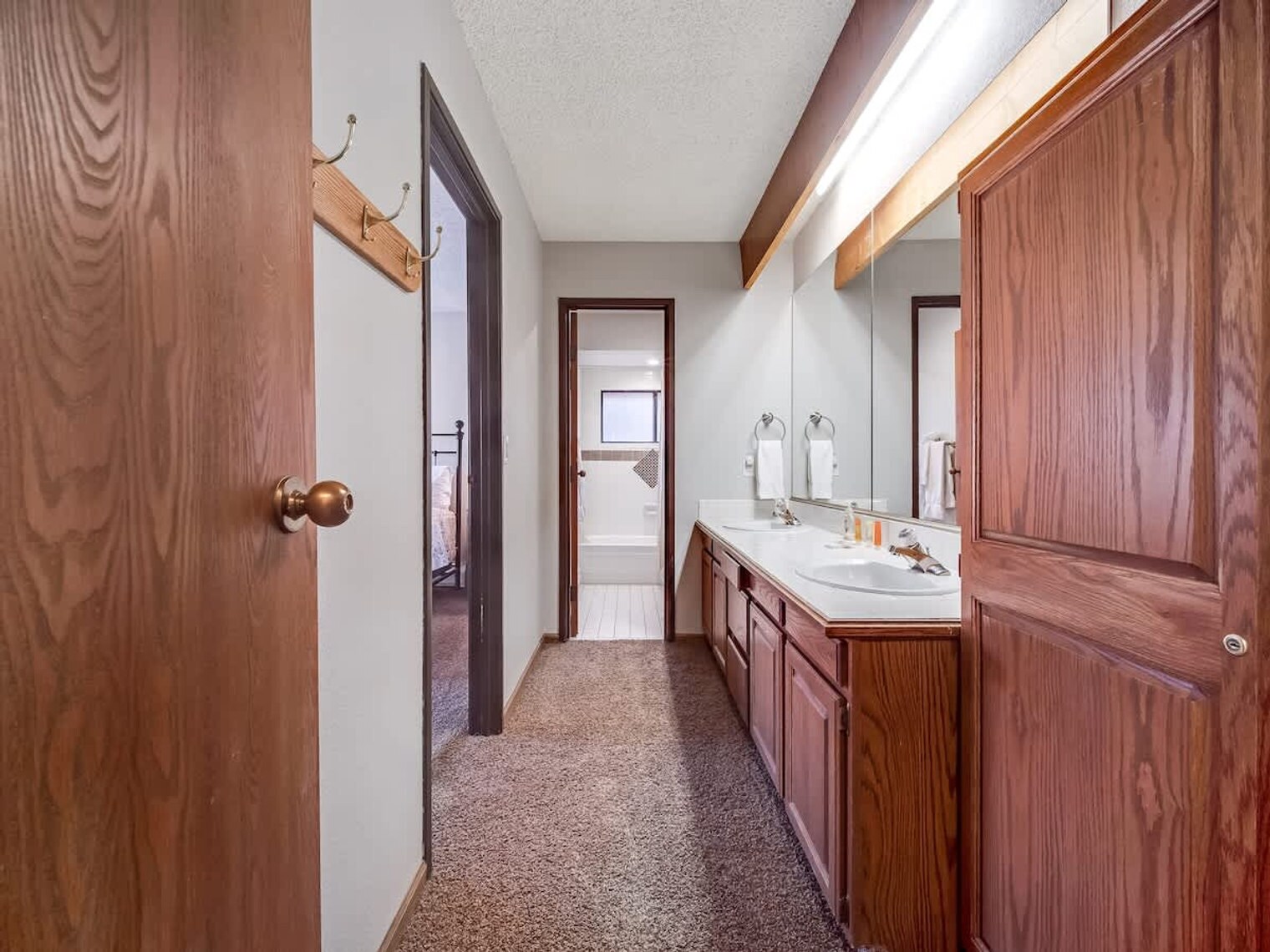 Building Photo - 743 Lagoon Dr