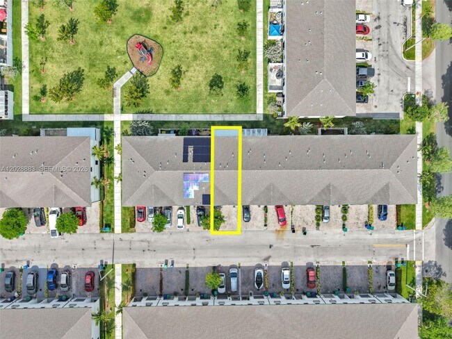 Building Photo - 1130 SW 6th Ct