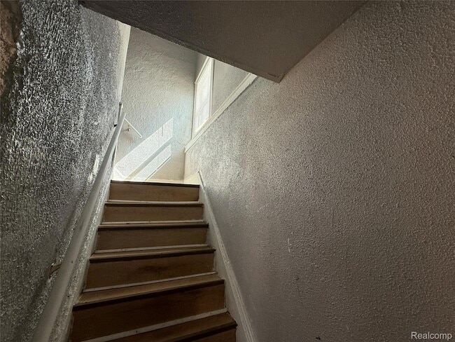 Building Photo - 16206 Snowden St