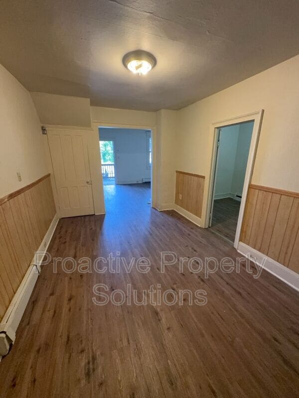 Building Photo - 532 Alder St