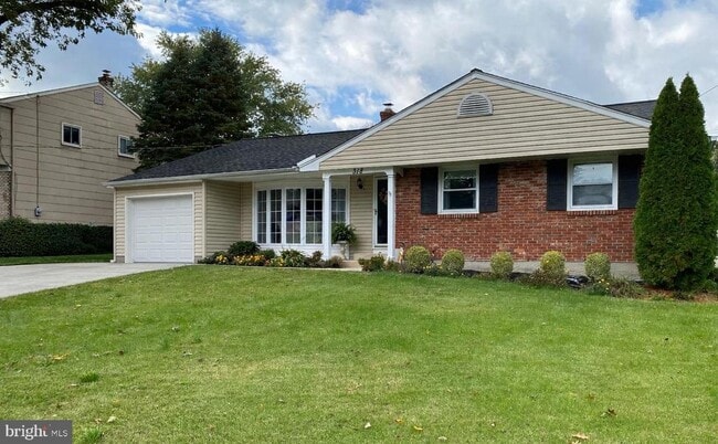 Building Photo - 318 Brentwood Ave