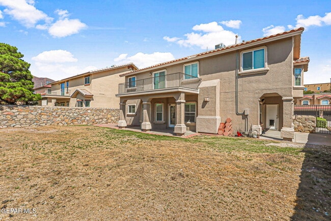 Building Photo - 951 Via Descanso Dr