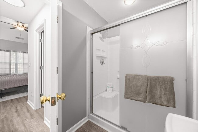 Building Photo - This immaculate 3-bed, 2.5 bath townhome in the Olde Stone Crossing community with the primary be...