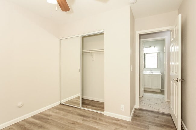 Building Photo - 4102 W Cactus Rd