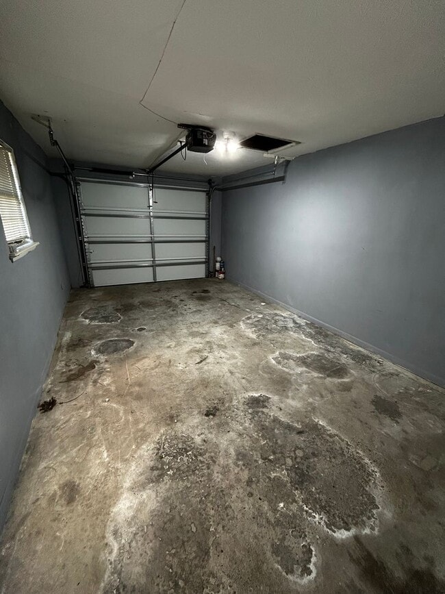 Building Photo - 1007 11th Ct