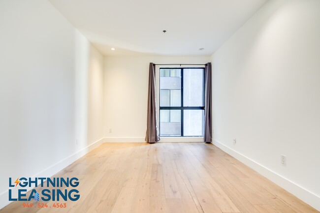 Building Photo - 8811-8815 Burton Way