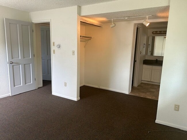 Building Photo - 2262 square foot 4/2.5/2 home