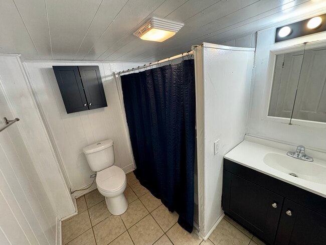 Building Photo - 460 Storms Ave