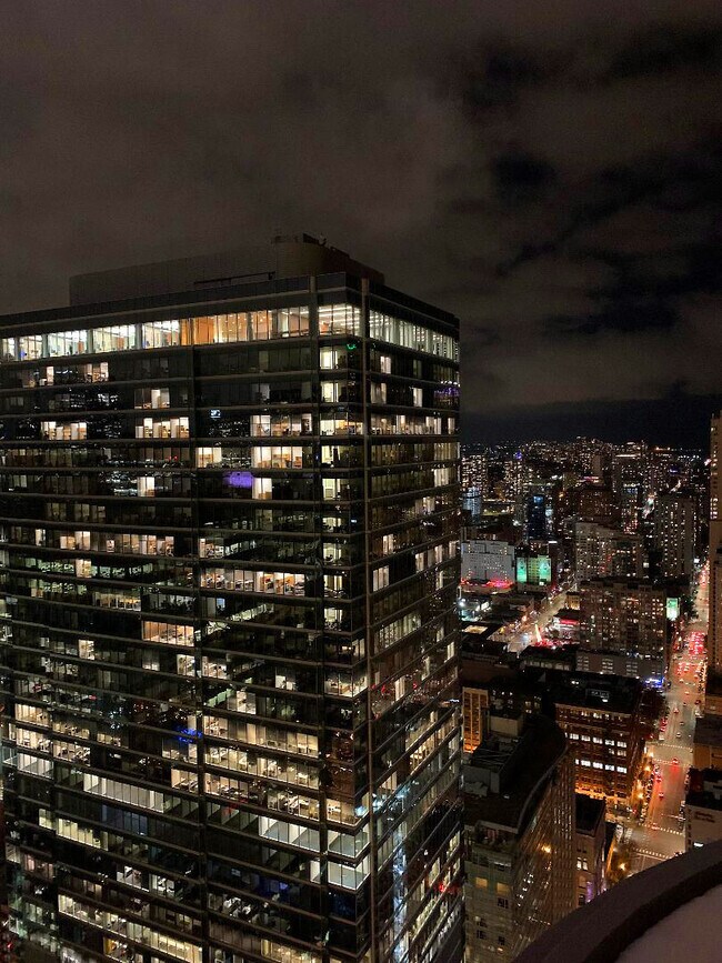 Building Photo - 300 N State St