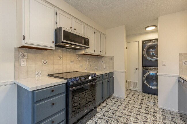 Building Photo - Charming Ranch in North Longmont!