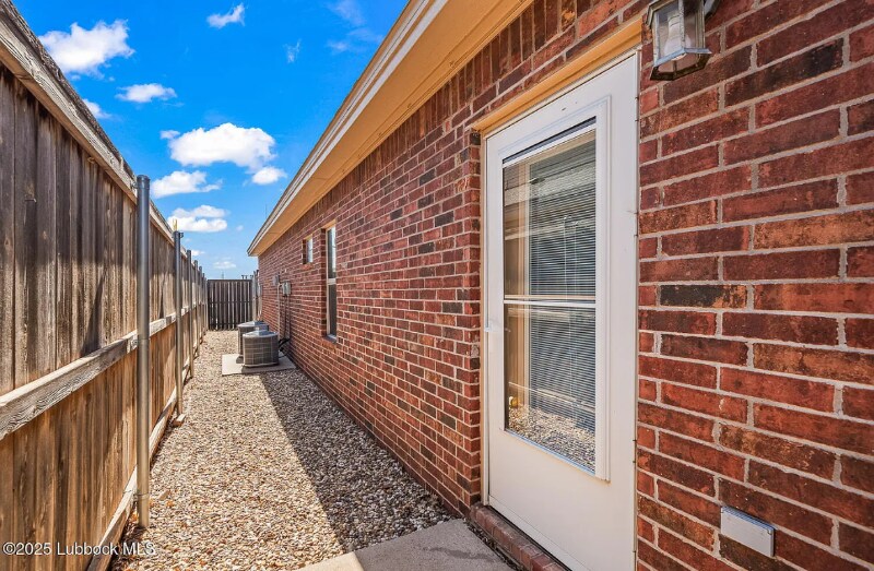 Building Photo - 10507 Quinton Ave