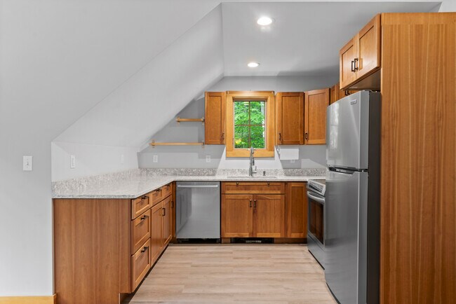 Building Photo - Squam House