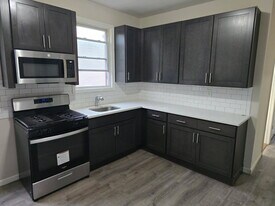 Building Photo - 584 Hunterdon St