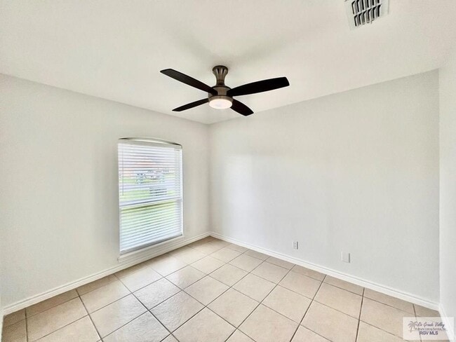 Building Photo - 560 Geraldine Ln