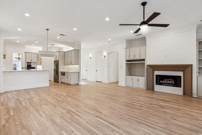 Building Photo - 6931 Belmont Ave