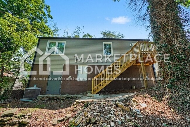 Building Photo - 2801 Palm Dr