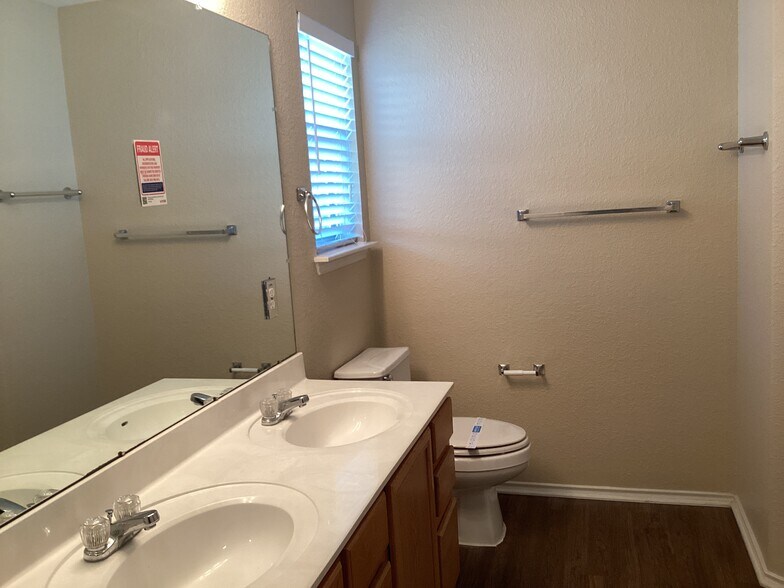 Building Photo - 113 Hays Forest Cv