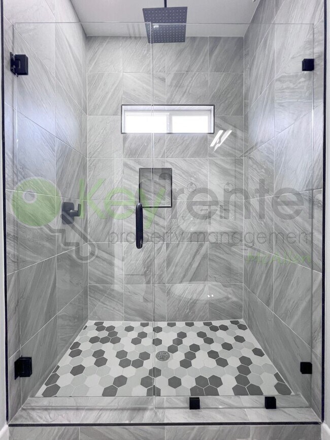 Building Photo - Beautiful Brand New 3 b/2bath Apartment in...