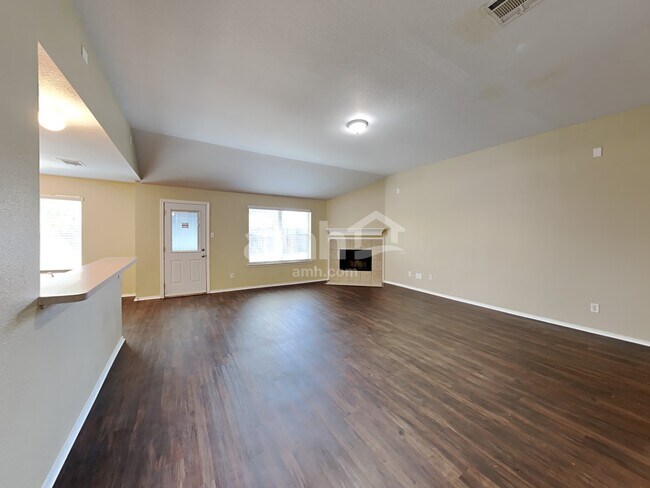 Building Photo - 106 Logan Ln