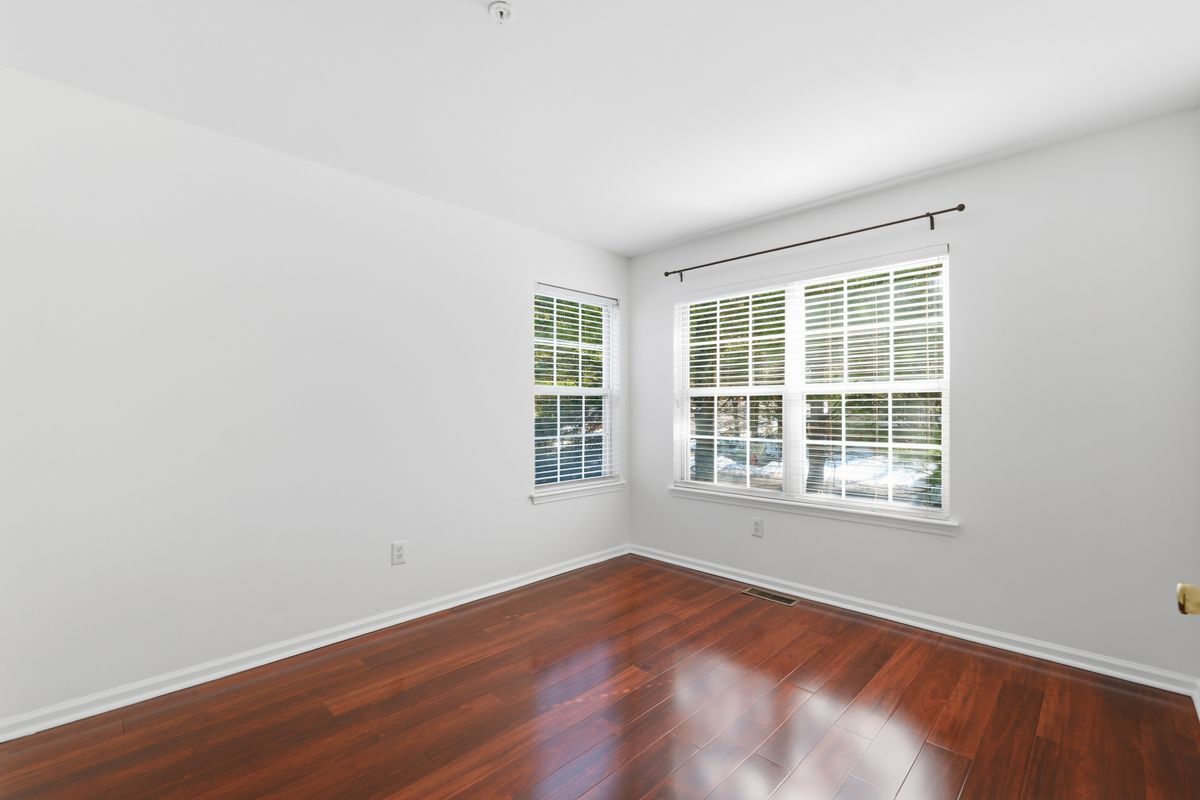 Building Photo - 402 Dalton Ct