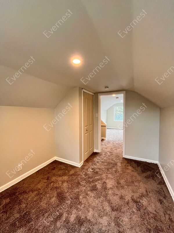 Building Photo - 11520 Maxwell Ave