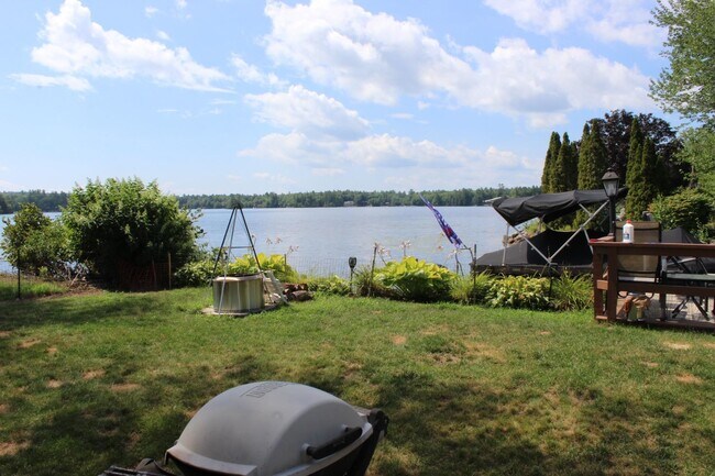 Building Photo - 318 Paradise Dr