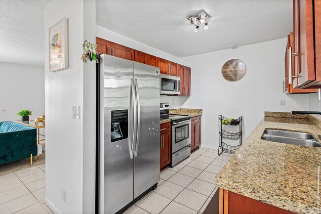 Building Photo - 3135 S Seacrest Blvd