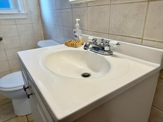 Building Photo - 479 Stratford Dr