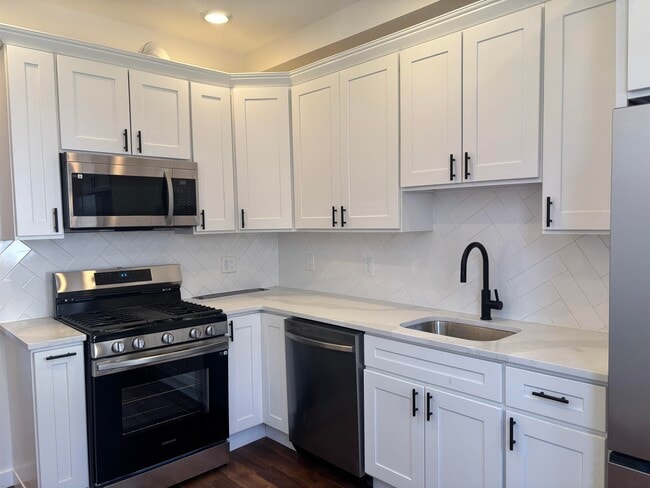 Building Photo - 9124 Columbia Ave