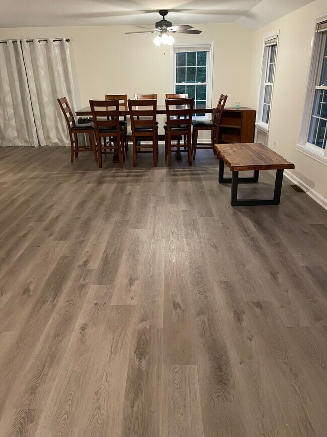 Dining Area - 15 Halls Hl