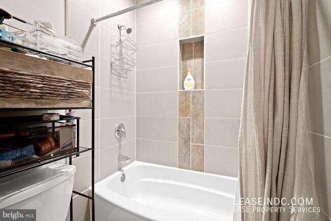 Building Photo - 1272 Oates St NE