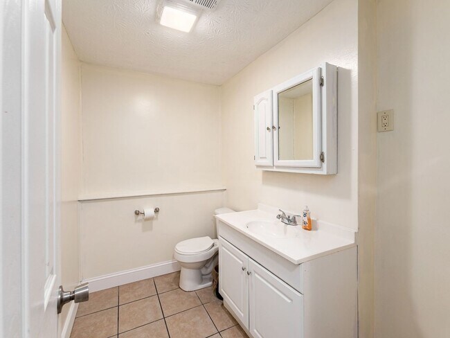 Building Photo - 3 Bedroom 1.5 Bath Single Family Home - Hilliard, OH