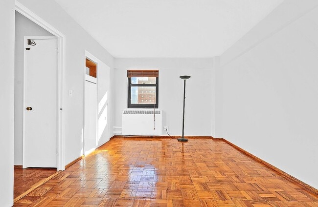 Building Photo - 21-80 33rd Rd Apt 9C-9C